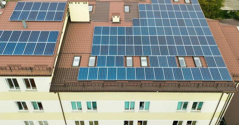 sole24ore's tweet photo. Il condomino può mettere i pannelli fotovoltaici nelle parti comuni senza l’ok dell’assemblea https://t.co/FVZife5pqX https://t.co/1hRv7awyEG