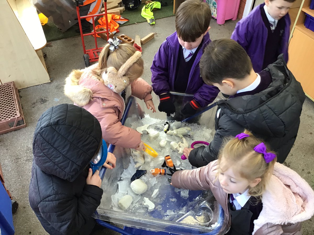 SPB_EYFS's tweet photo. Today we explored the cold weather in our outdoor area. #StPBEYFS #StPBSci https://t.co/RflCEPtW2o