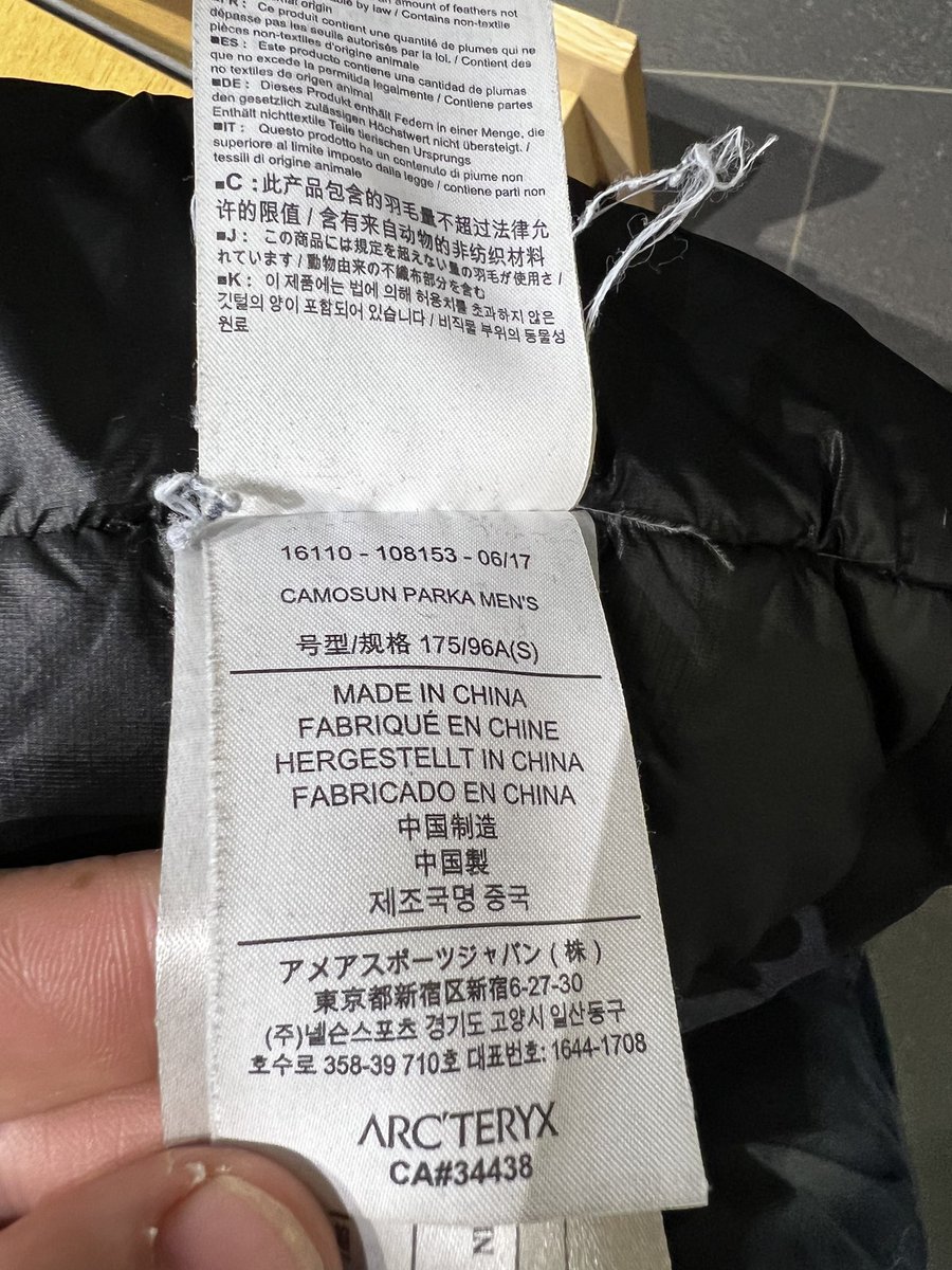 ms_ati's tweet photo. @Arcteryx Broken zipper on Camosun Parka for the 2nd time! Please help me to have a working jacket this winter! #ARCTERYX #WINTER https://t.co/URp4lzqLhf