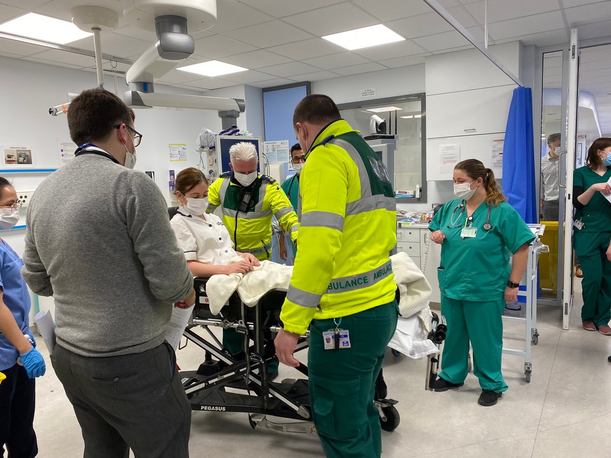 ed_tuh's tweet photo. MDT in situ #stroke #simulation training, practicing the #Pitstop!
Familiarising our new team with each other &amp; the pathway for high quality time critical care for our patients in &amp; out of hours. Fantastic interdisciplinary teamwork &amp; communication is key! 
Go Team TUH!👏🙌 https://t.co/UZyFrKpwqN