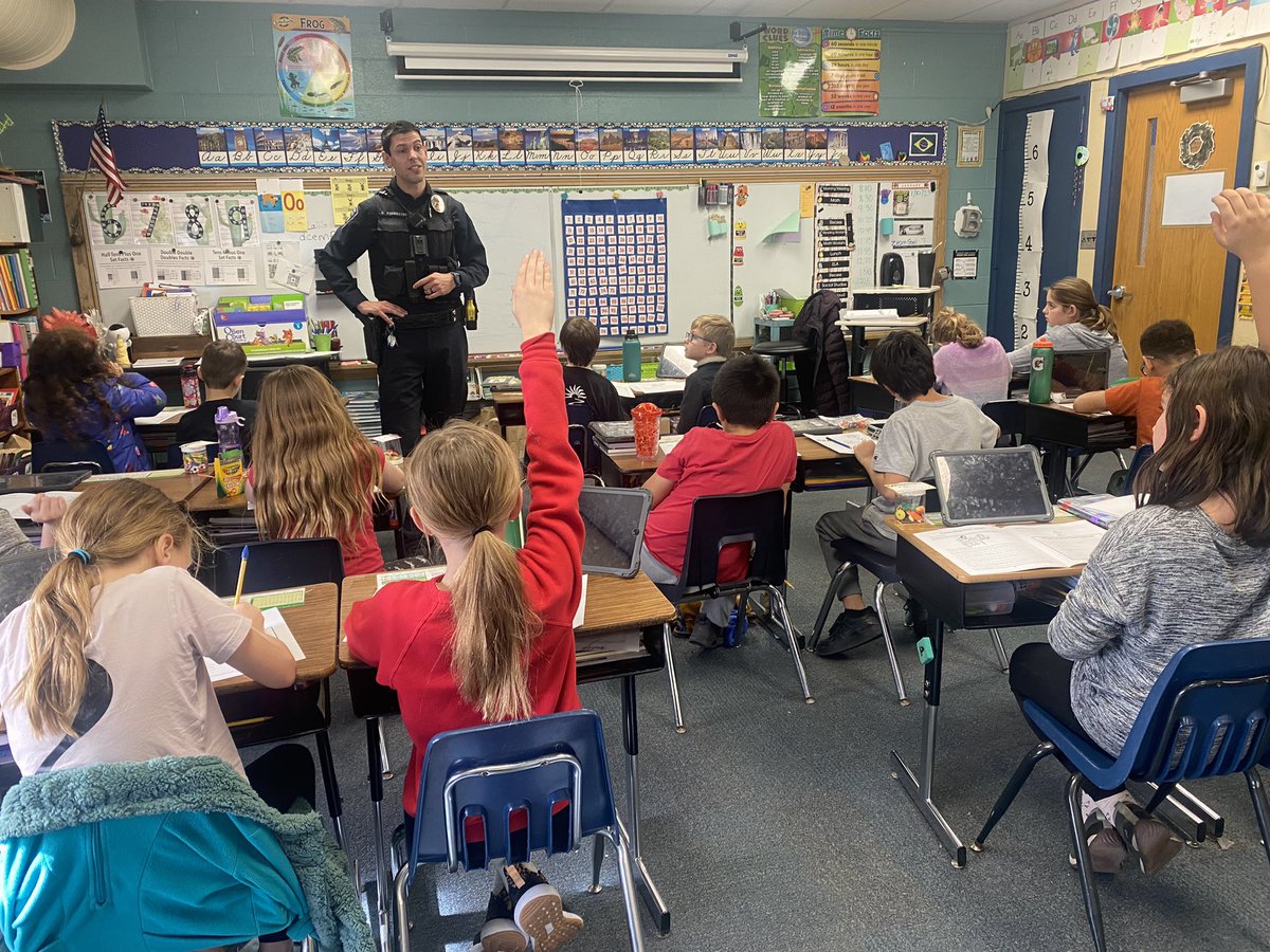 MrsFletcher512's tweet photo. Every week we look forward to Officer Poindexter coming for DARE class. #Th3rd https://t.co/1LMABpfp7d