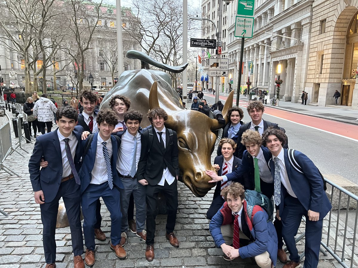 SLUHSports's tweet image. SLUHAthletics: RT @sluhjrbills: A group of entrepreneurial Jr. Bills recently got an insider's perspective of Wall Street. They met with alumni to learn about careers in the financial world and experienced several landmarks in New York City. #SLUHLife