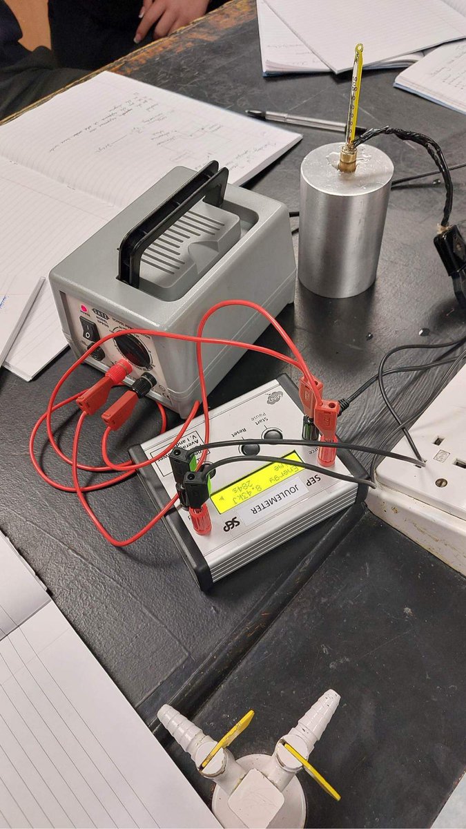 SciencePlume's tweet photo. More physics! This time year 10 students completing a required practical to find the specific heat capacity of aluminium. https://t.co/BKgj4HeCAW