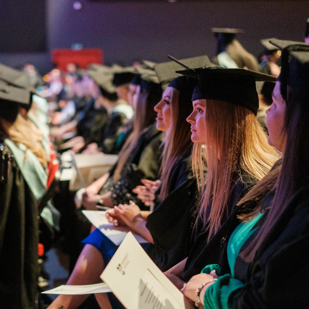 UniOfHull's tweet photo. And that's another day of graduation ceremonies complete! 👨‍🎓👩‍🎓

Huge congratulations to everyone who graduated today - we can't wait to see what you do next.

Tag your friends if you spot them in any of our photos! 📸

#HullGraduation #Graduation #ClassOf2022 https://t.co/AqvEIBBubJ