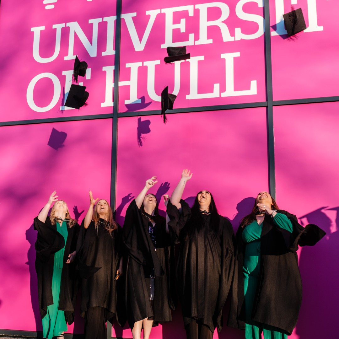 UniOfHull's tweet photo. And that's another day of graduation ceremonies complete! 👨‍🎓👩‍🎓

Huge congratulations to everyone who graduated today - we can't wait to see what you do next.

Tag your friends if you spot them in any of our photos! 📸

#HullGraduation #Graduation #ClassOf2022 https://t.co/AqvEIBBubJ