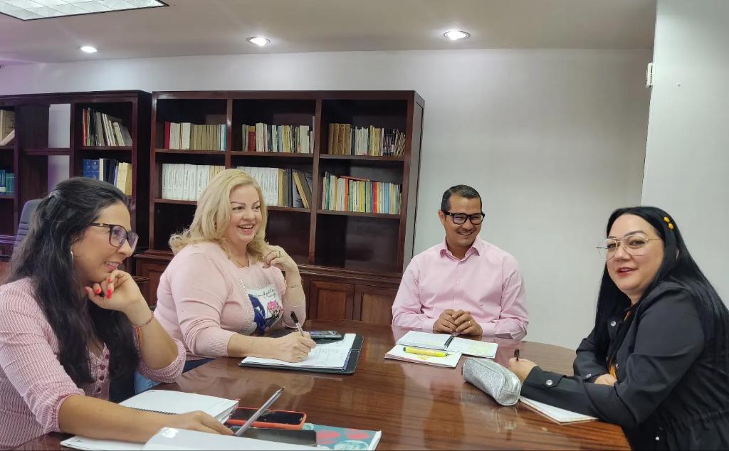 RodolfoACrespo's tweet photo. Reunión con los presidentes de las subcomisiones de la Comisión Permanente de Desarrollo Social Integral 🇻🇪 quienes presentaron el balance del trabajo realizado durante el año 2022.

Listos para un nuevo periodo legislativo junto al pueblo venezolano. 

#SancionaLasSanciones https://t.co/e8HapwcNMR