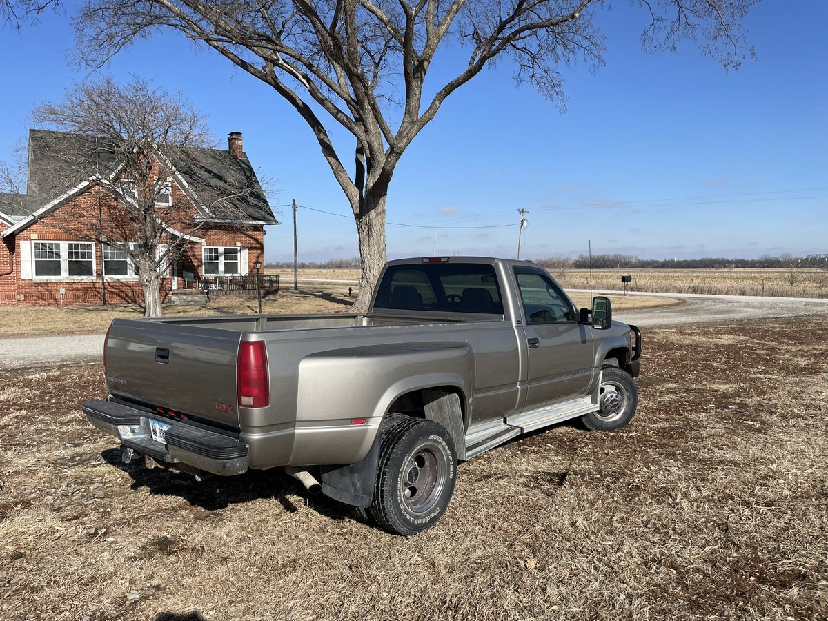 WLonginaker's tweet photo. For sale, not on sale.
2000 GMC K3500 SLE. 7.4L Vortec (fuel injected 454ci for you older guys). 4 speed automatic. Just shy of 68k actual miles. Second owner. 

CALL FOR PRICE 
(just kidding $9,500 OBO) https://t.co/skIxayI8aF