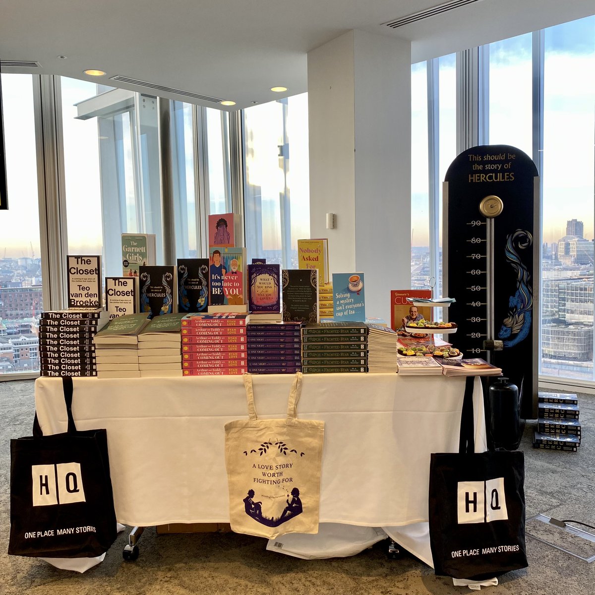 HQstories's tweet photo. After a 2 year hiatus we’re are back!
#IndiesNight is an evening hosted by @HarperCollinsUK inviting independent booksellers to find out more about forthcoming releases!
And celebrate them for their wonderful support ❤️ #IndieThinking https://t.co/Uh4HbSWlZP