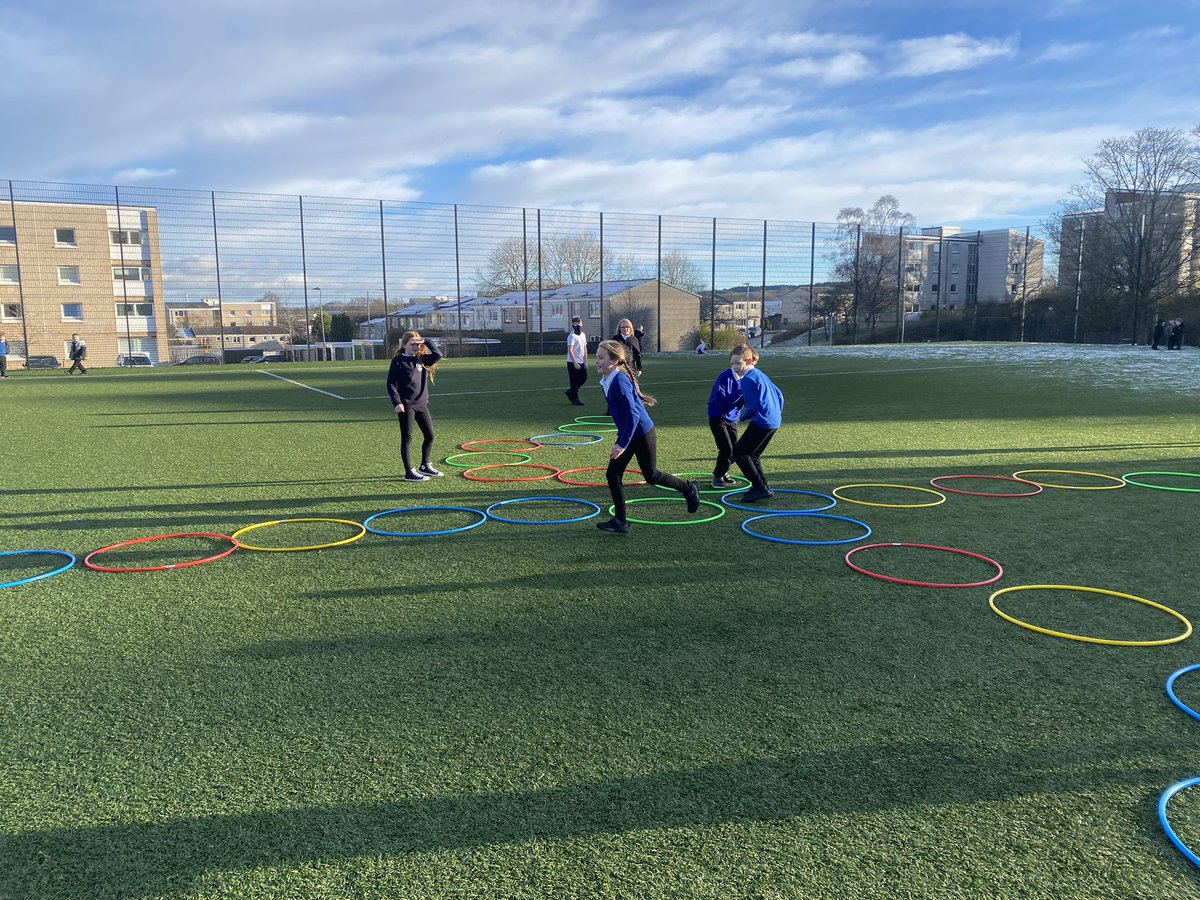 long_calderwood's tweet photo. Primary 6 enjoyed a brain break then back into class to investigate the different parts of the brain and how they link to a growth mindset. They finished off by being creative and making their own brains with their own choice of resources. #growthmindset #mistakesmakeyoubetter https://t.co/ploVOG0j9f