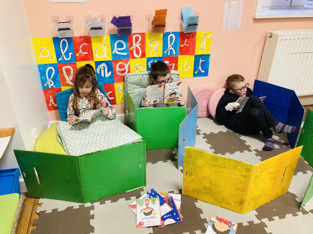 CE_CMTernuay's tweet image. ✨Quand lire devient un plaisir… Plus possible d’arrêter les CP 🤩 ! Ils dévorent n’importe tout, n’importe quand 📚 !!! L’excellente méthode @Metalo_ et leurs chouchous Sami et Julie de chez @HachetteEduc y sont pour beaucoup ❤️#CP #lectureCP #laclasseflexiblecestlavie 😍