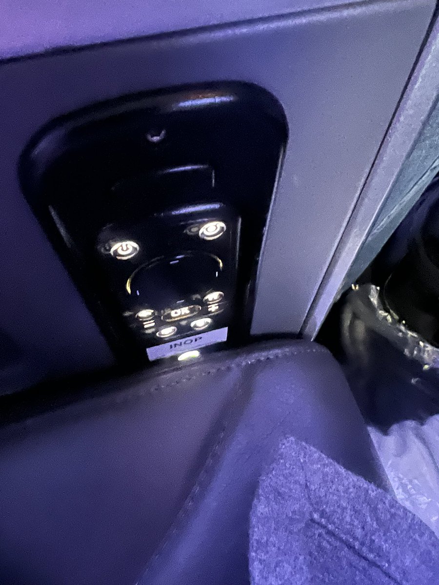 KHoppy419's tweet photo. @AmericanAir When you book your European honeymoon flight with AA and they knowingly give you an INOPERABLE Premium economy seat for your 8.5hr flight with a broken screen that just flashes like a strobe light for the duration of the flight. AA response summary “sorry not sorry!” https://t.co/cLrrHQHv6F