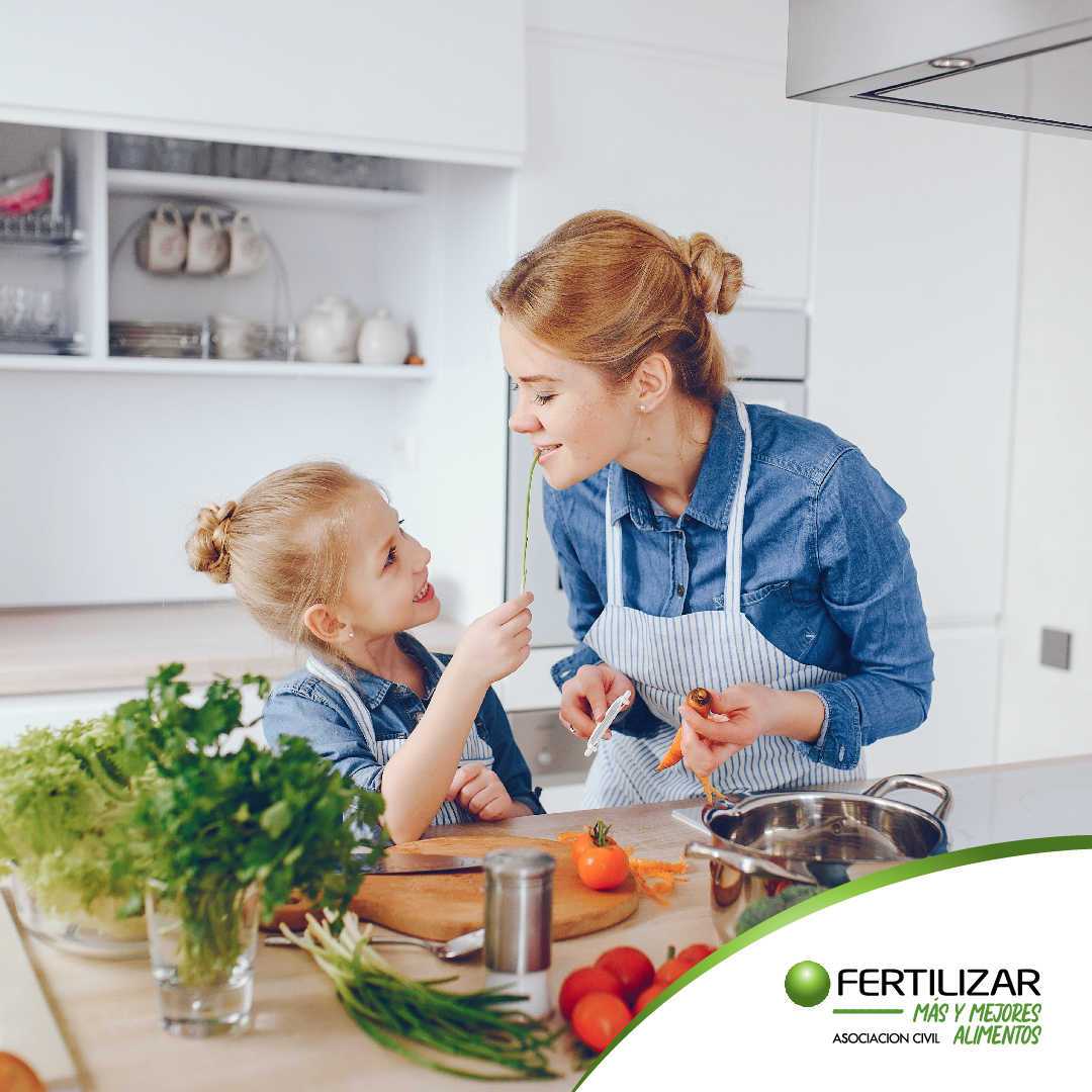 FertilizarAC's tweet image. De la misma manera que #alimentamos a nuestros hijos de manera #saludable y balanceada, debemos #nutrir los #cultivos para conservar la fertilidad del #suelo.
Es vital destacar la importancia de reponer los #nutrientes #fertilizando luego de las cosechas.

fertilizar.org.ar/landing