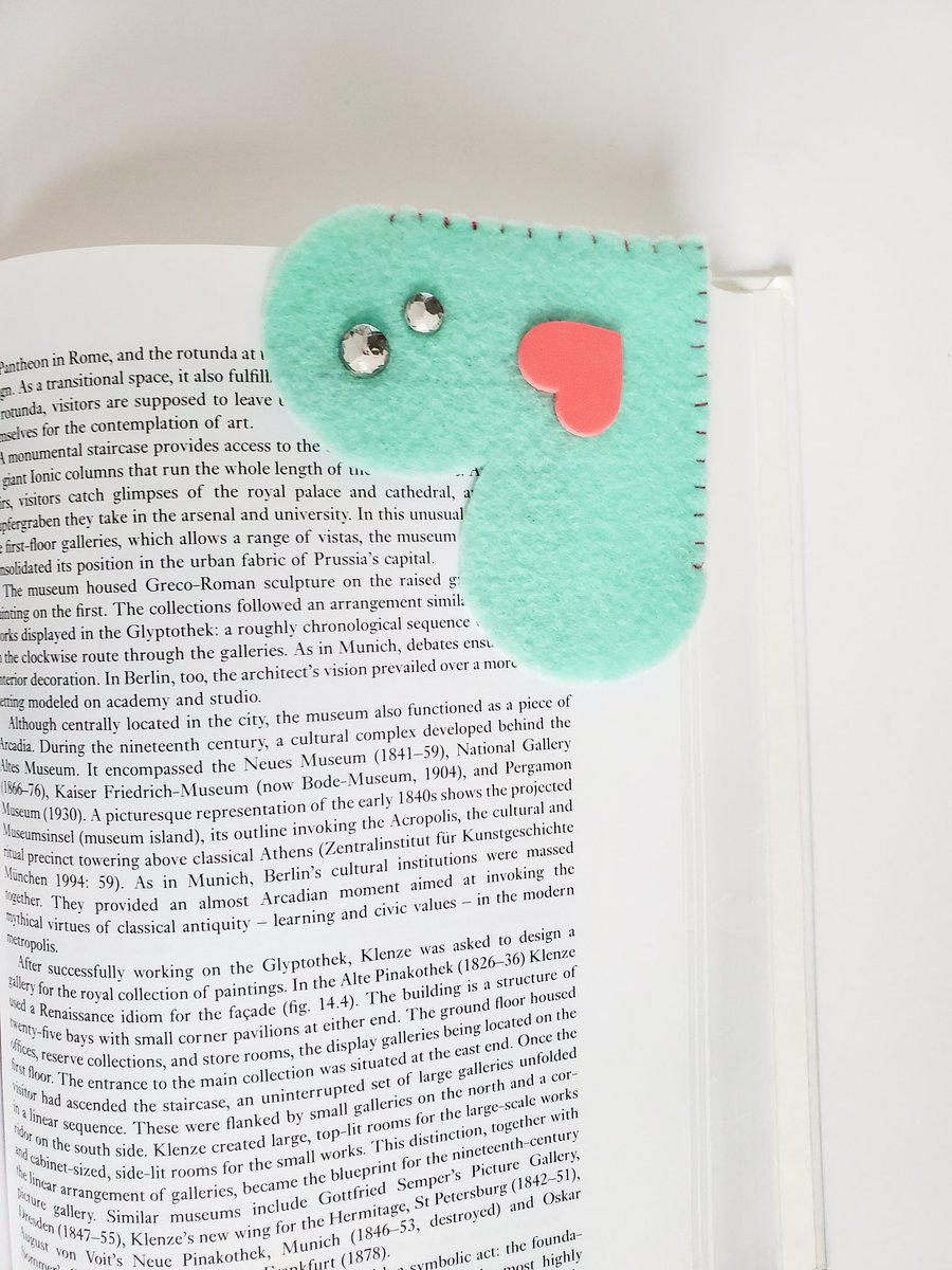 MinimalAbstrac1's tweet photo. Valentine's Day Heart Corner Felt Bookmarks 💞💌
#etsy #etsygifts #handmade #gift #giftideas #womaninbizhour #ValentinesDay #ValentinesDayGifts #heart #bookmarks #feltbookmarks #cornerbookmark #Reading #readingforpleasure #tuesdayvibe #TuesdayMotivaton
https://t.co/1ljA5KjVZc https://t.co/66AqtV375m