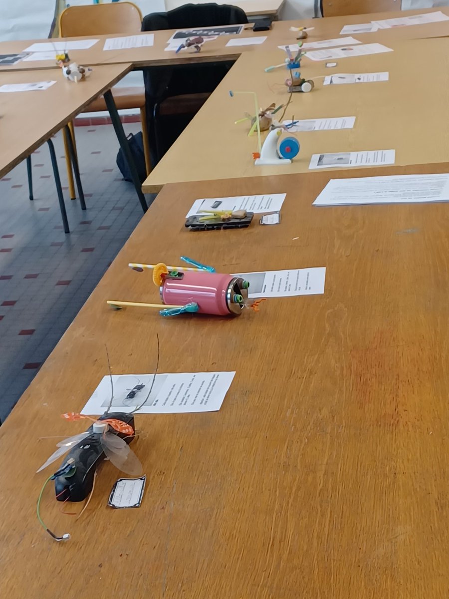 DASEN_AIN's tweet photo. Avec les équipes des écoles Rigaud et Michelet de @VilledeValence qui déploient des projets d'éducation artistique et culturelle remarquables. Une démarche conçue dans une logique de parcours pour tous les élèves, riche de partenariats qualitatifs et promotrice de mixité. https://t.co/TrkxKUL2QZ
