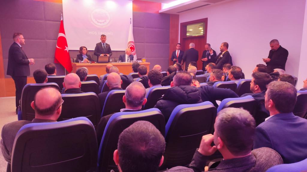 BatFetih's tweet photo. Özel Meslek Liseleri Kurucuları Milletvekillerimiz Sn ⁦@malicevheri⁩ ⁦sn @gulenderacanal⁩ ve Sn ⁦@irfankartal_65⁩ ile birlikte MEB Bakanımız Sn Prof.Dr. Mahmut ÖZER ile görüştük. ⁦@tcmeb⁩ ⁦@HMBakanligi⁩ ⁦@NureddinNebati⁩ ⁦@yilmaznazif https://t.co/c88oXgqSv4