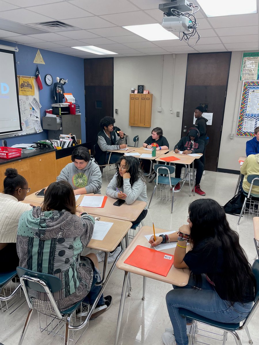 THS_Academics's tweet photo. Ms. Kelley was Caught In the Wild using a JIGSAW strategy learned from Temple YOUniversity! #TISDYOU https://t.co/4TkNhBJZ6z