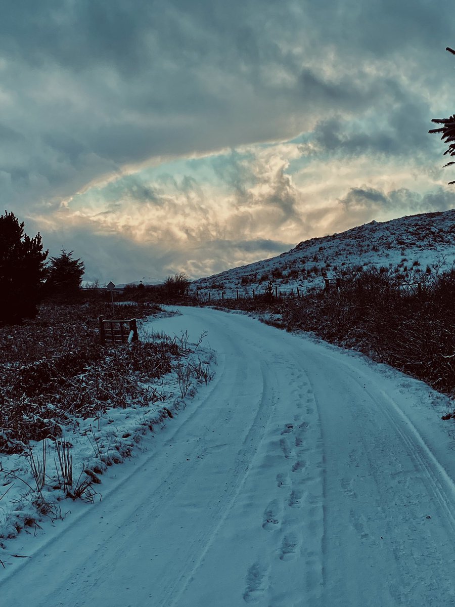 Winter walks #snowday2 #snowing #winter #scotland #travelscotland #explorescotland #islandlifeskye #islandlife #mood #winteriscoming #isleofskye #photooftheday
