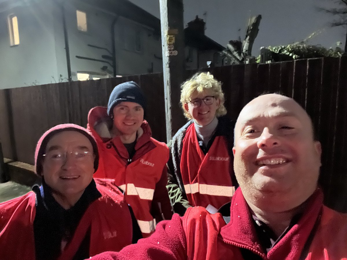 SeacombeLabour's tweet photo. Out tonight speaking with the good residents of Seacombe. โฆ@angelaeagleโฉ #GENow #LabourDoorstep #VoteGreenGetBlue https://t.co/EOWKVVW4Sa