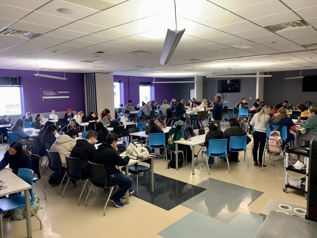 SCCareerAcademy's tweet photo. Spring term intern onboarding. We are so thankful for the business partners in our community who allow our students the opportunity to engage in authentic learning experiences. #siouxland #siouxcity @siouxcityschool #cte #wbl #futurereadyia https://t.co/hVBnNlJQIl