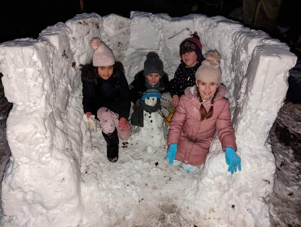 acebogle's tweet photo. Igloo building in Eglinton @barrabest https://t.co/iM4g8QMXmj