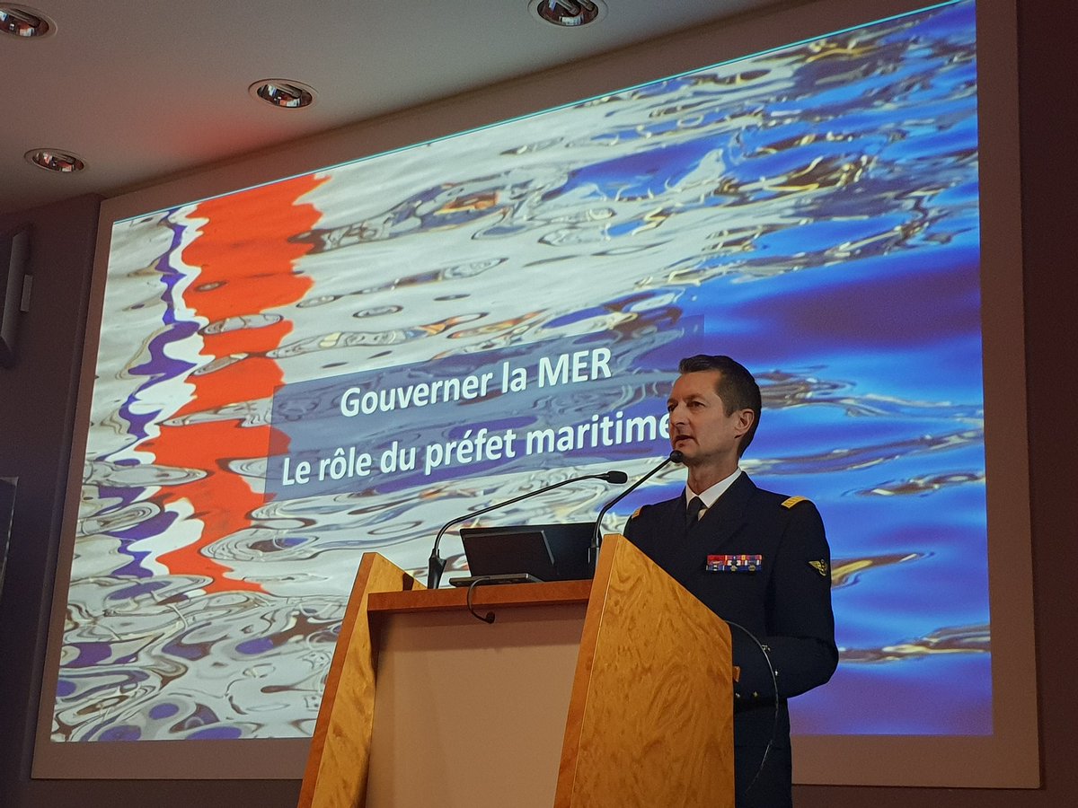 premar_ceclant's tweet photo. Ce soir, à @BrestBS, le contre-amiral d'Hebrail, adjoint du Préfet maritime, était invité par @IFMbrest pour présenter les enjeux de la gouvernance de la mer et les missions du #PREMAR. https://t.co/sX4u5XFRwb