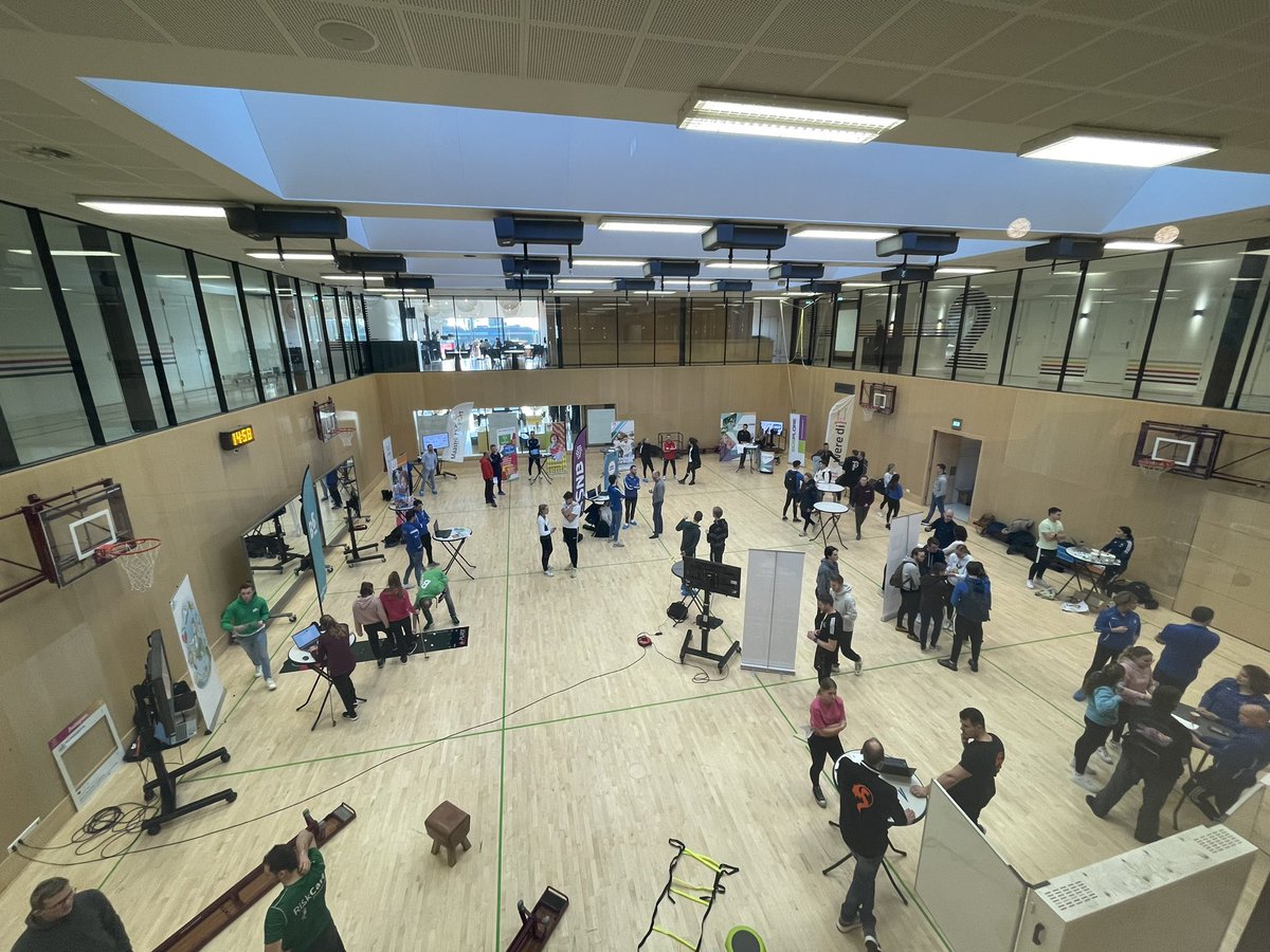 Mooie opkomst op de stagemarkt voor 3e jaars ALO studenten! Veel partners uit het BO en VO die zich hard maken voor goed bewegingsonderwijs! Organisatie in handen van collega Ben Maas! <a href="/Sporthogeschool/">Sporthogeschool</a> <a href="/Fontys/">Fontys</a> #samenopleiden