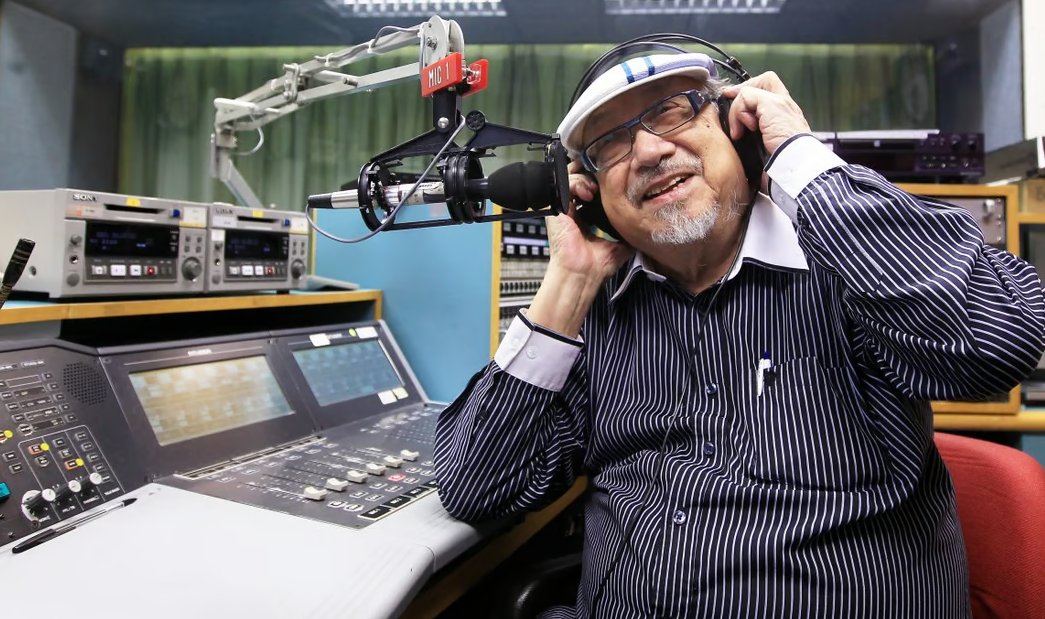 jesushitbierzo's tweet photo. El DJ de radio más longevo del mundo muere a los 98 años, nostros tenemos esperanza en superarlo. #familiasiestera #siesteando #chocheando https://t.co/UCSbzdSqqg