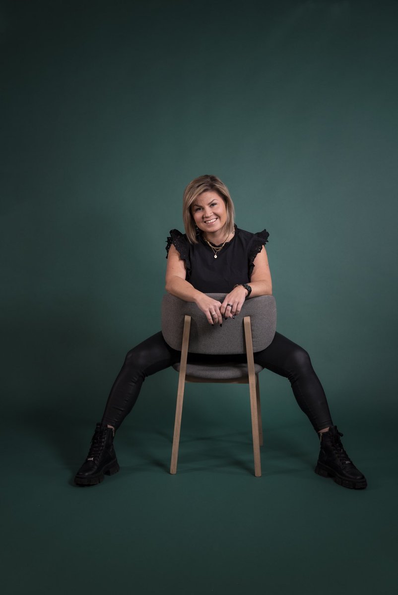 Kirjoitin kirjan ja toivon, että luet sen, jos olet markkinoinnin, viestinnän tai myynnin parissa. Nyt on aika tehdä #kasvuasomesta 🚀 kasvuasomesta.fi 

#kirjailija #esikoisteos #markkinointi #myynti