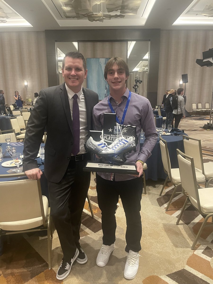 Blessed to be named the 5a Built Ford Tough POTY !! Thank you to everyone who made this possible! 💜
<a href="/RecruitsCenTex/">Coach Jimmy Andrews</a> <a href="/kwalkcoach/">Kent Walker</a> <a href="/LH_Panthers_FB/">Liberty Hill Football</a> <a href="/Tepper/">Greg Tepper</a>