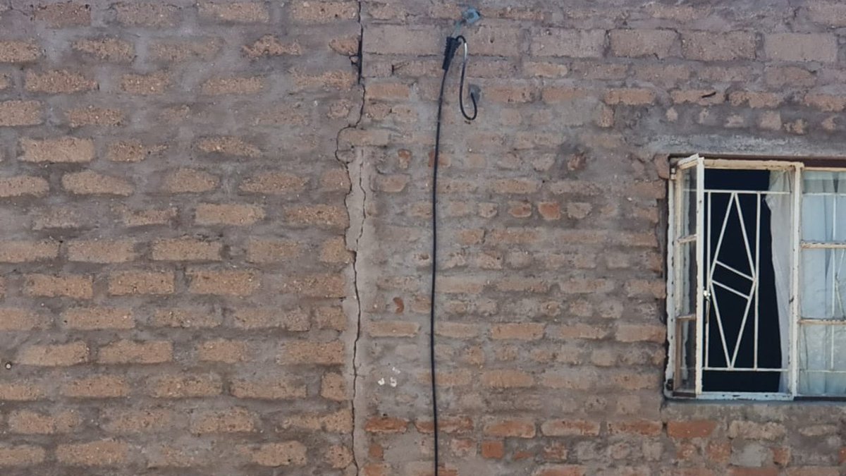 DA_NCape's tweet image. After four days of pressurising Kai !Garib municipality to repair a exposed electrical wire in Soverby, following a storm on Sunday, Cllr Charntell Maasdorp can report that the wire was finally repaired today. The wire posed a serious danger to children. 
#DAGetsThingsDone