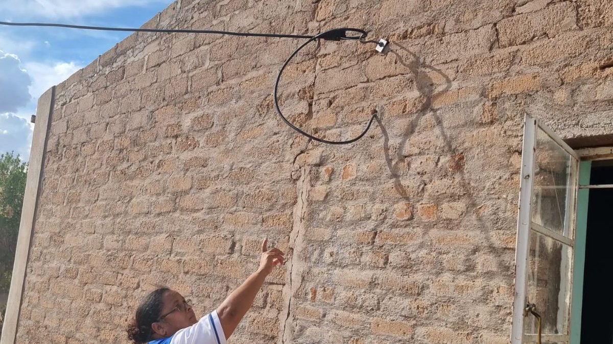 DA_NCape's tweet image. After four days of pressurising Kai !Garib municipality to repair a exposed electrical wire in Soverby, following a storm on Sunday, Cllr Charntell Maasdorp can report that the wire was finally repaired today. The wire posed a serious danger to children. 
#DAGetsThingsDone