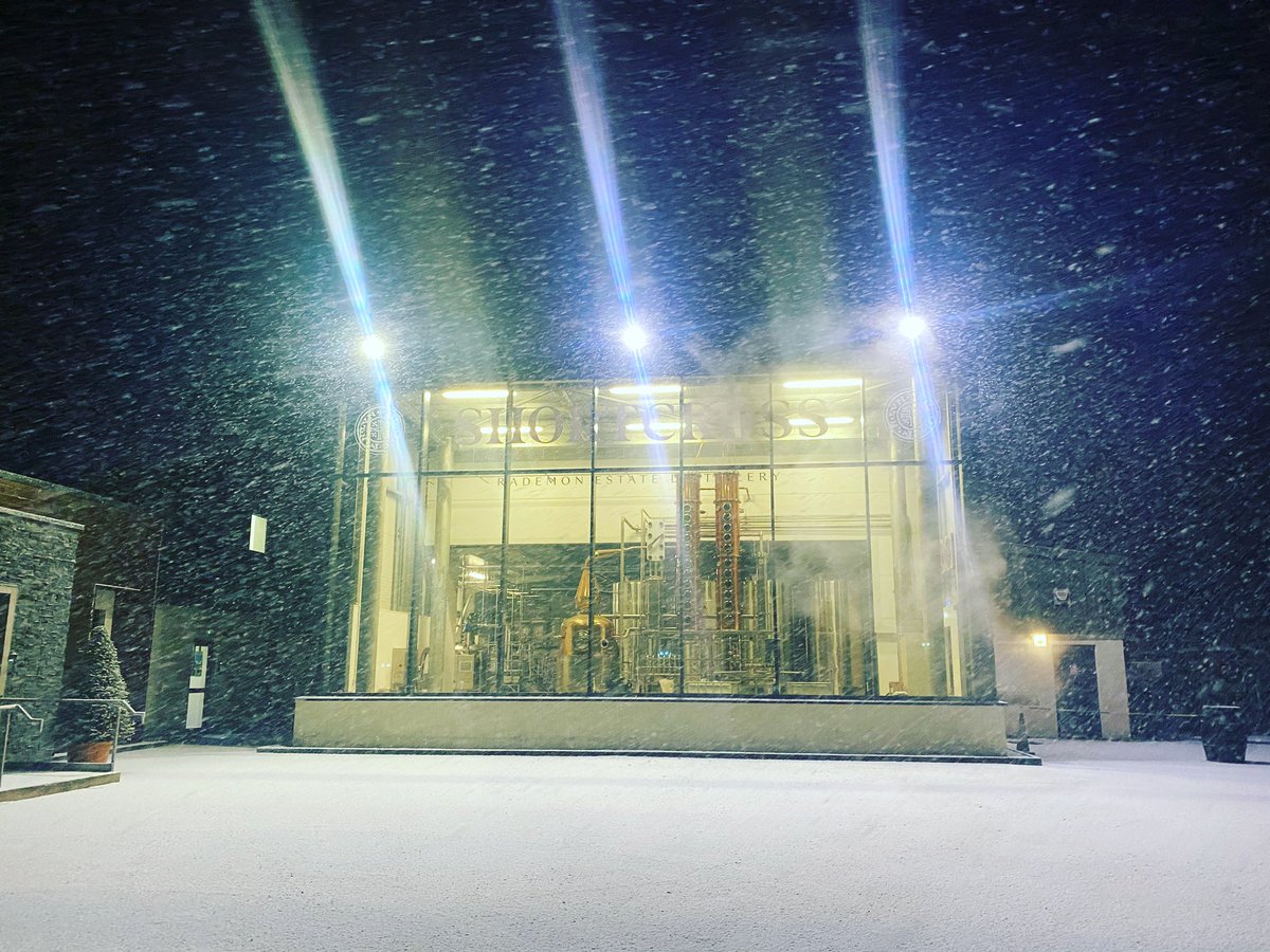 A beutiful view of our Still House @RademonEstate #distillery this evening,  the snow is certainly the sort of weather that calls for a #shortcrosswhiskey 🥃 or a @ShortcrossGin #HotToddy @ladyofgin #madeherenotelsewhere #irishwhiskey #gin #TryNI #CoDown
