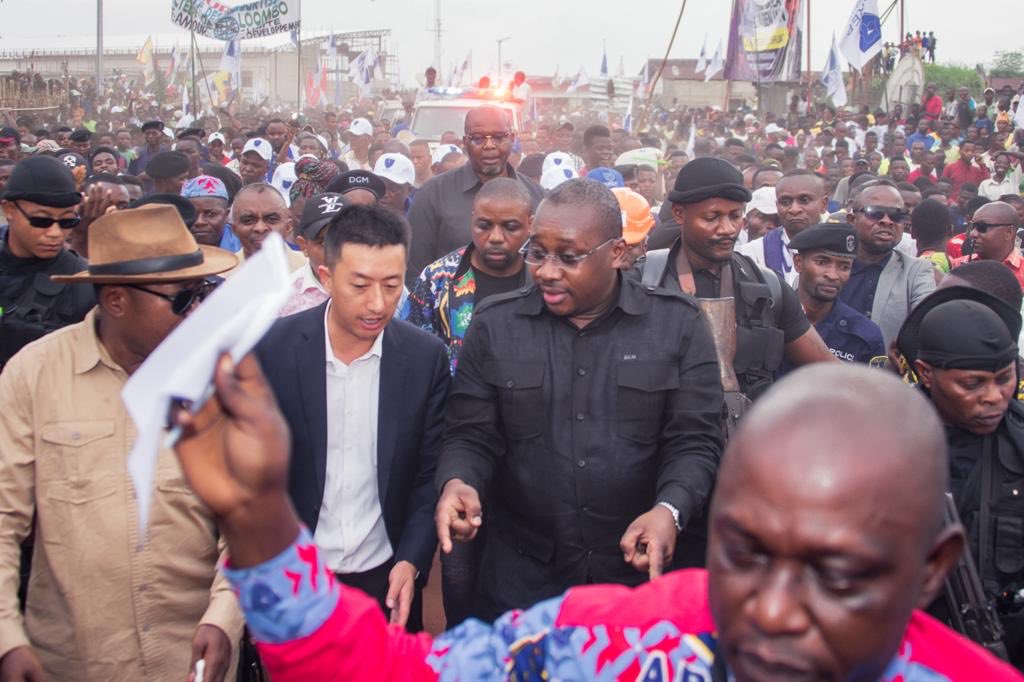 MinAT_RDC's tweet photo. #RDC
Arrivé ce mardi à #Boende, en mission officielle, le Ministre d'État, Ministre de l'Aménagement du Territoire Me @GuyLoando_ a reçu un accueil spontané et chaleureux de la population du coin et des alentours. https://t.co/oFggglEylH