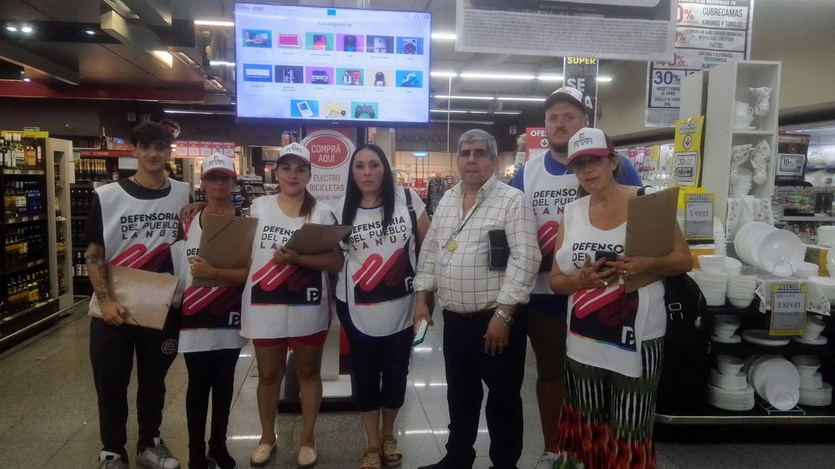 lanusdefensoria's tweet photo. 👉 La Defensoría realizó diversos operativos de control en cadenas de supermercados situadas en el distrito de Lanús, en el marco de la implementación del Programa “Precios Justos” impulsado por el Ministerio de Economía de la Nación. https://t.co/p2sf0IUsxG