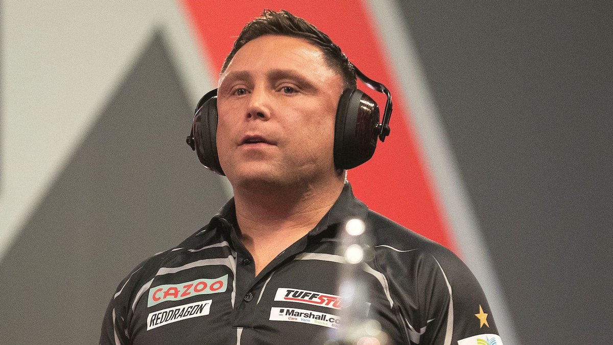 Alan Shearer and Gary Lineker hearing those noises on the TV #WOLLIV