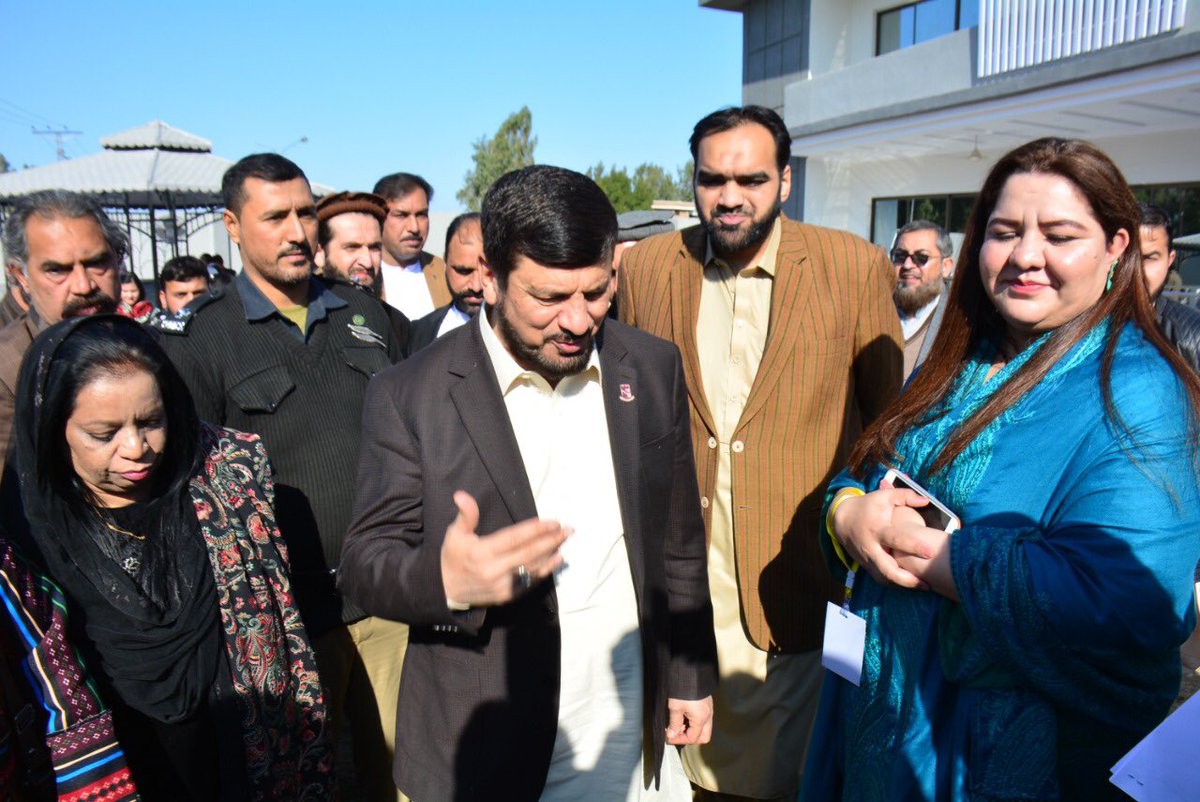 SiddiqParachaPK's tweet photo. With Governor KP @HajiGhulamAli4, At Shaheed Benazir Bhutto Women's University on its foundation day. University was established by MMA govt. Alhamdolillah it’s now delivering education and parents/students from masses trust quality education, keeping the norms of Pashtun culture https://t.co/ETCSeQrYR6