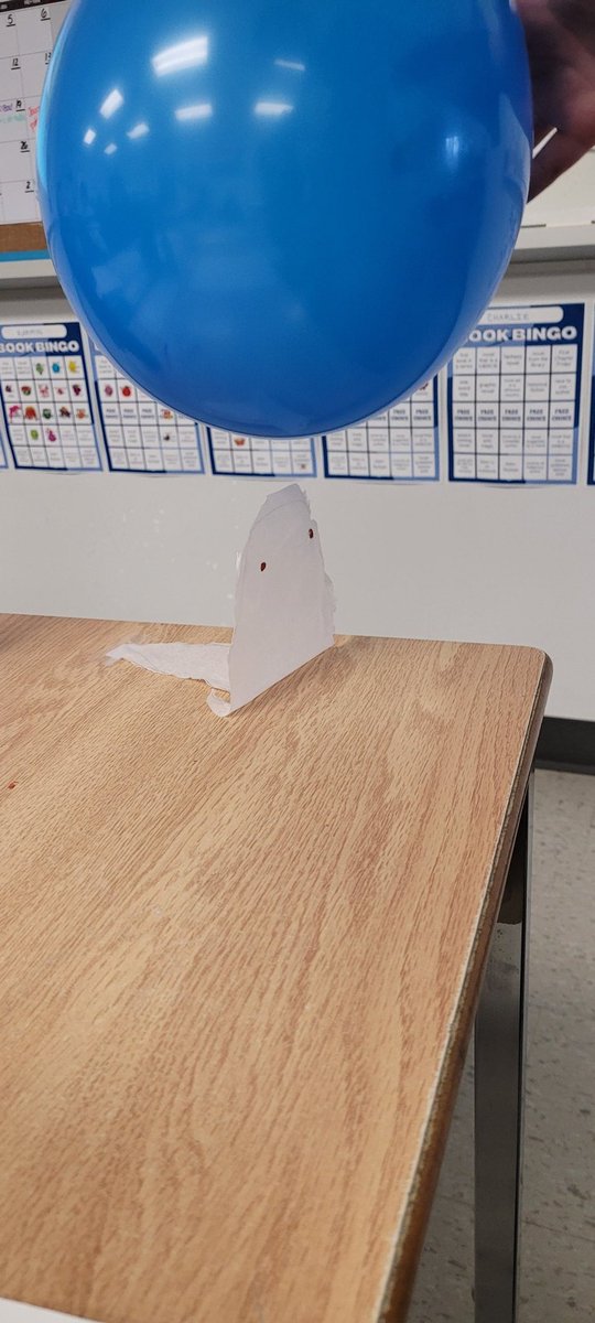 Static Electricity experiments today <a href="/louisearbourfi/">Louise Arbour FI</a>! #ScienceIsMyFav #HauntedClassroom