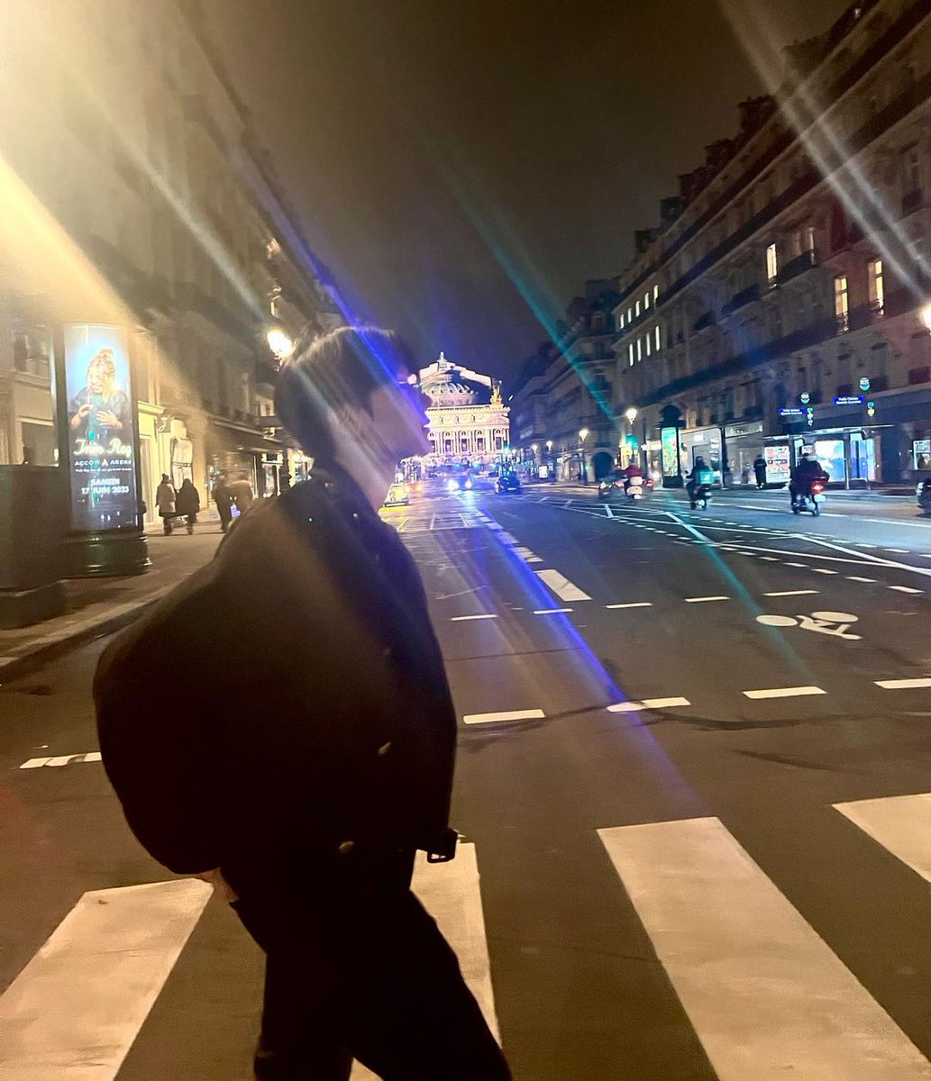 Likez, RT et répondez sous ce tweet avec #SaintLaurentxTEN afin de faire monter les tendances pour #TEN 💪💜