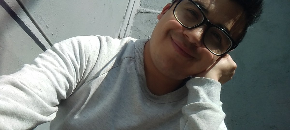 SerUnLimon's tweet photo. A veces tengo qie darme mis baños de sol porque en mi trabajo siempre hace frío y #nadiedicenada 😅
#FelizMartesATodos https://t.co/EamczR1wcD