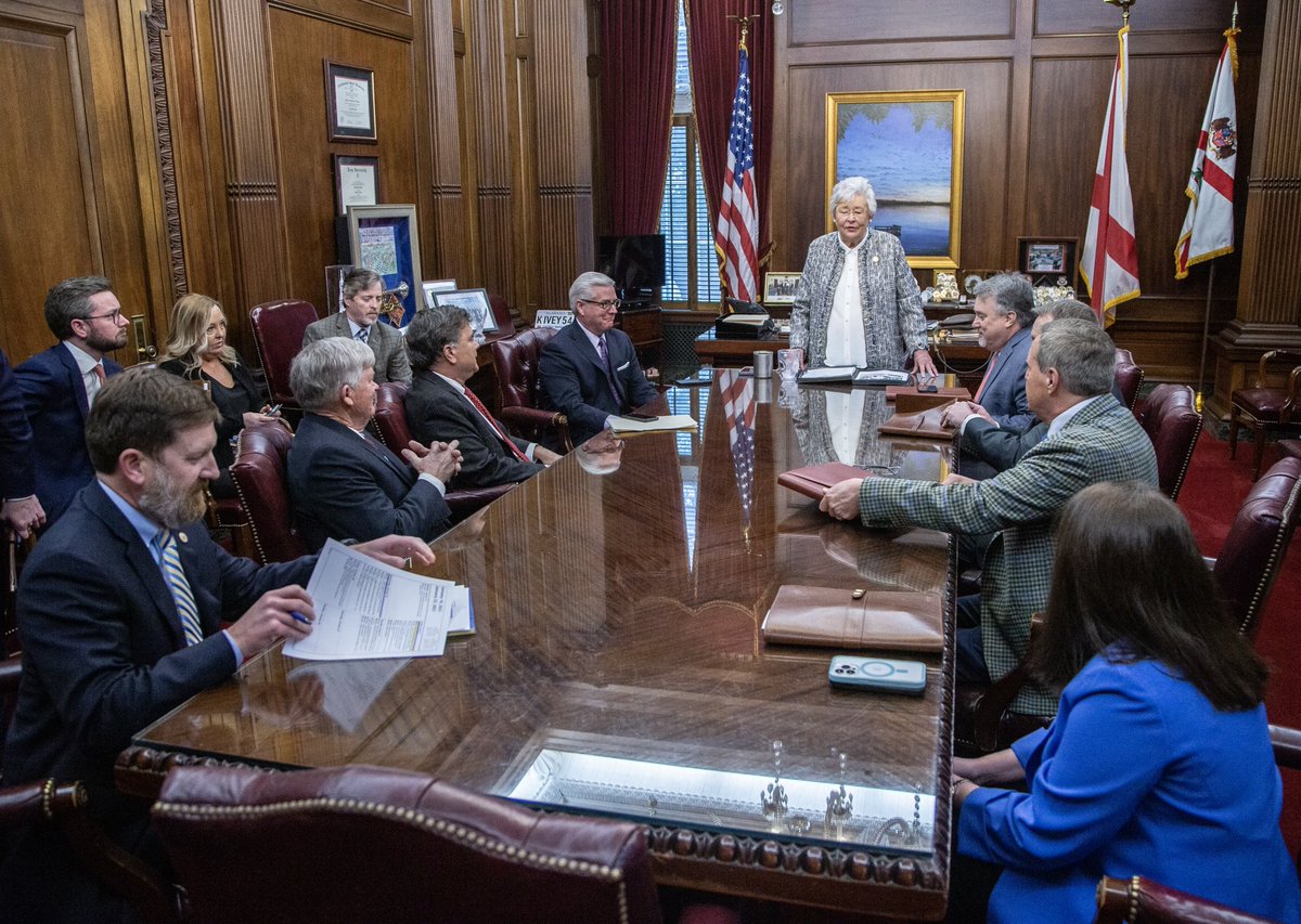 GovernorKayIvey tweet picture