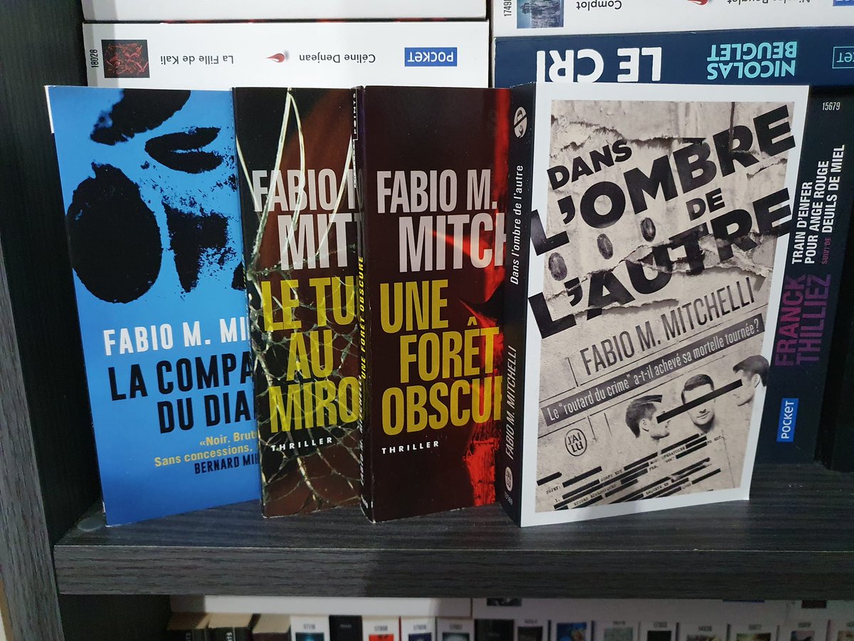 Hélène 📖🎬📺🖥 (@hell7777) on Twitter photo #03 #DansLOmbreDeLAutre 2019 de <a href="/FabioMMitchelli/">Fabio M.Mitchelli</a> 📖
<a href="/Editions_Jailu/">Éditions J’ai lu</a> 2023
Mon 4ème de ce M. 😊Surement pas mon dernier !!
L'histoire se passe pendant le procès de #FrancisHeaulme Un tueur reproduit ses meurtres 😛🩸 #TueurEnSérie #Copycat
08/10🧐
📚#PALÀJour2023📚 #03 #DansLOmbreDeLAutre 2019 de <a href="/FabioMMitchelli/">Fabio M.Mitchelli</a> 📖
<a href="/Editions_Jailu/">Éditions J’ai lu</a> 2023
Mon 4ème de ce M. 😊Surement pas mon dernier !!
L'histoire se passe pendant le procès de #FrancisHeaulme Un tueur reproduit ses meurtres 😛🩸 #TueurEnSérie #Copycat
08/10🧐
📚#PALÀJour2023📚