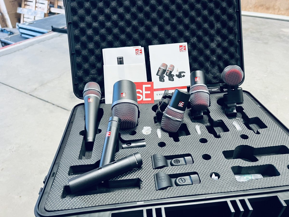 Nova 🎤 microfonia de la mà de <a href="/sE_Electronics/">sE Electronics</a> , en aquest cas incorporem:
V pack arena
V7
V7X

#rocktail #nouequipament #so #microfonia #seelectronics