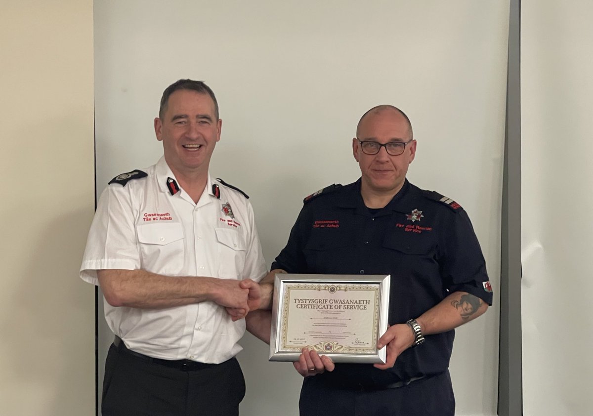 Llandod Fire (Stn 13) tweet media