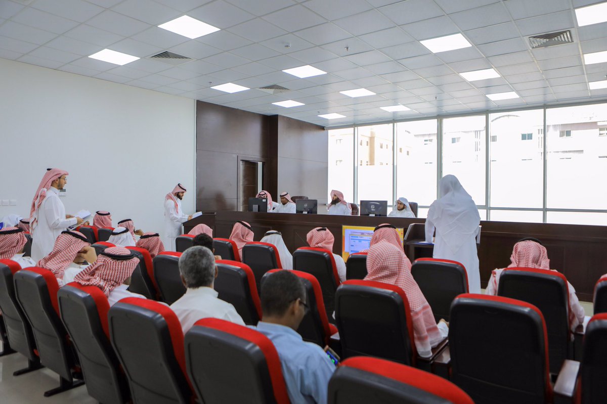 يخيب من يخرج خلافات العمل وعداواته الشخصية إلى أمور انتقامية واتهامات خارج إطار العمل يهدف من خلالها للإضرار بمخالفه .. وقد رصدت المحاكم كثيراً من تجاوزات زملاء العمل على بعضهم وأدّبت الكثير منهم على انتهاك حقوق غيرهم .. للأسف أن حسبان هذه النتائج تغيب عند سكرة روح الانتقام ..