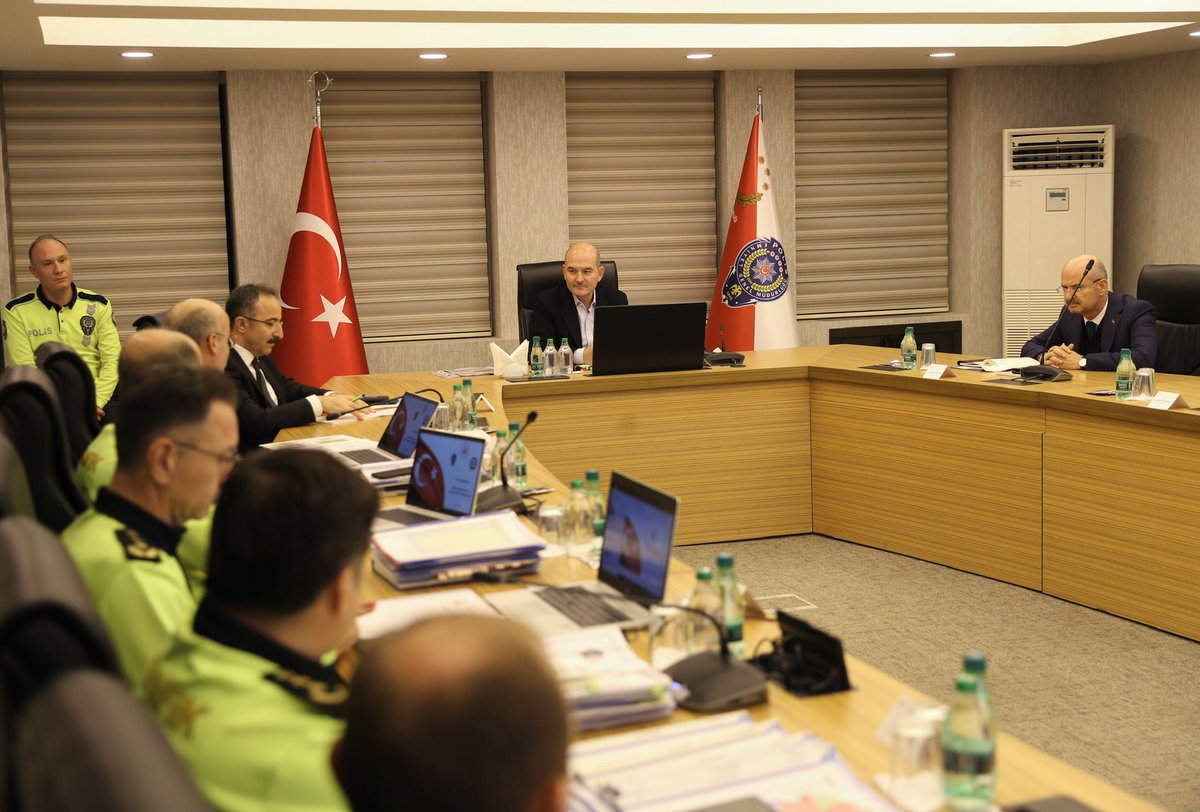 TC_icisleri's tweet photo. Bakanımız Sn. @suleymansoylu'nun başkanlığında @EmniyetGM'de, 2022 Yılı Değerlendirme ve 2023 Yılı Planlama Toplantısı gerçekleştiriliyor https://t.co/GEWwThES3S
