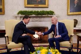 KBurgerDirven's tweet photo. NL🇳🇱, a small country but big ally for UA🇺🇦. It wants to provide a Patriot Air Defense System to 🇺🇦. @Minpres Rutte and Minister @WBHoekstra @DutchMFA are in 🇺🇸 to meet with President @POTUS @JoeBiden and MFA @SecBlinken @StateDept in the @WhiteHouse. 
Help🇺🇦 to victory! 🇳🇱🇺🇸 https://t.co/zC0JOdVcC8
