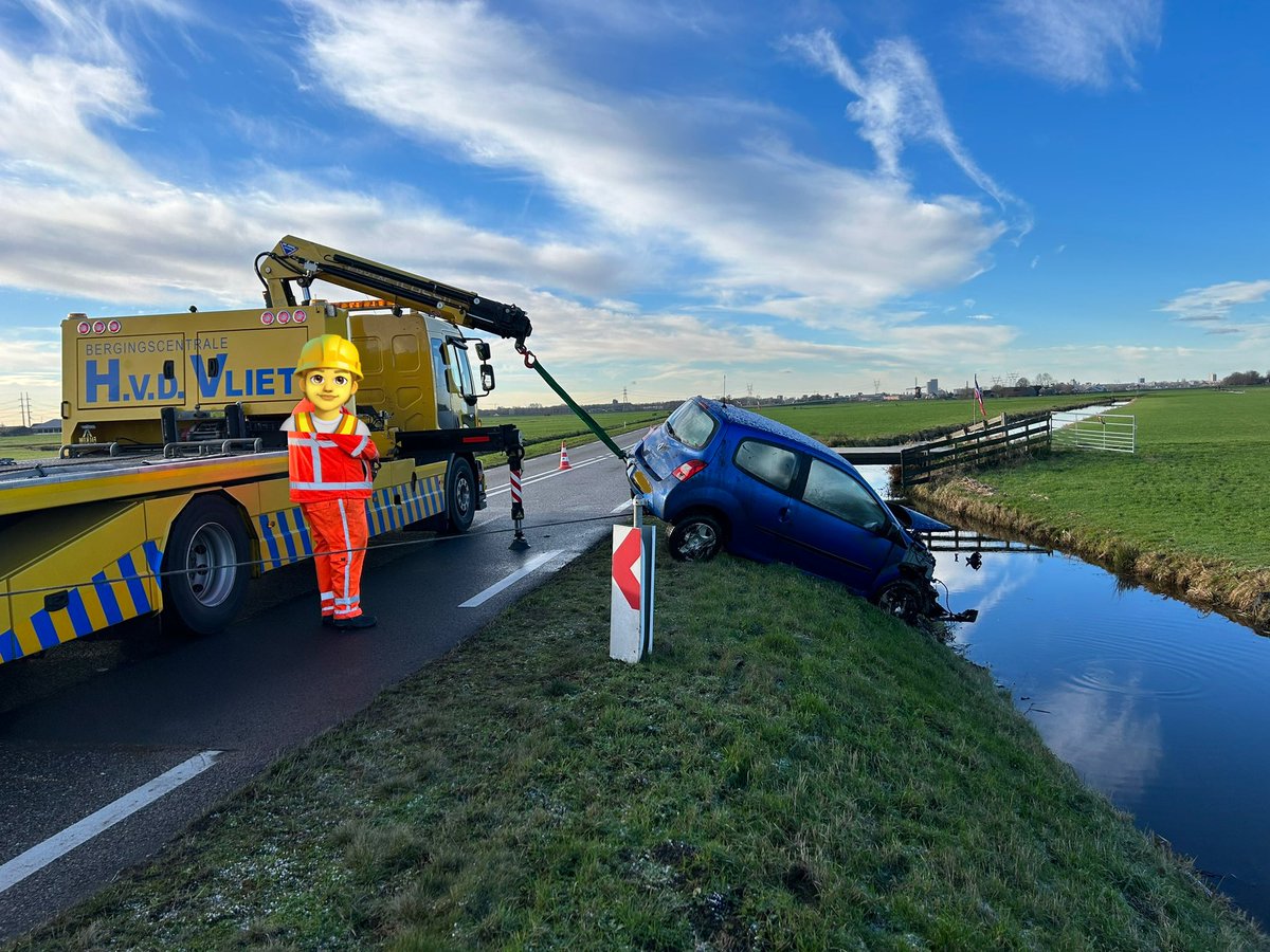 WIS_Sander's tweet photo. 🚧❌ Vanmorgen ter plaatse geweest bij een #ongeval op de provinciale weg #N445 in de gemeente @KaagenBraassem. Korte tijd is de rijbaan in beide rijrichtingen afgesloten geweest i.v.m. #bergingswerkzaamheden
@POL_KaagenBrssm, @zuid_holland, @verkeerzh https://t.co/LKr1Hf76dt