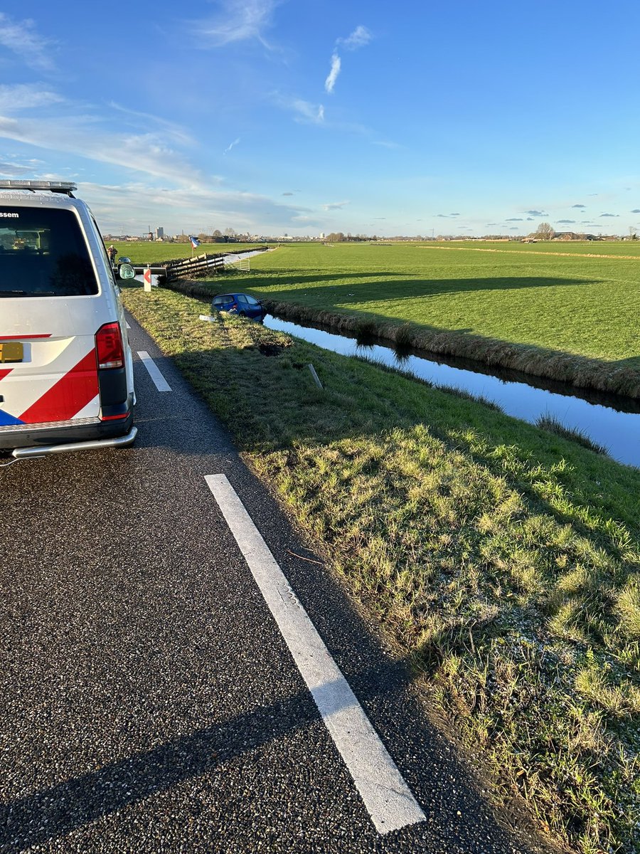 WIS_Sander's tweet photo. 🚧❌ Vanmorgen ter plaatse geweest bij een #ongeval op de provinciale weg #N445 in de gemeente @KaagenBraassem. Korte tijd is de rijbaan in beide rijrichtingen afgesloten geweest i.v.m. #bergingswerkzaamheden
@POL_KaagenBrssm, @zuid_holland, @verkeerzh https://t.co/LKr1Hf76dt