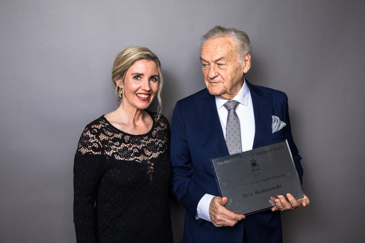 PLinLosAngeles's tweet photo. A wonderful celebration of Polish &amp; world cinema during @LAFilmCritics awards gala.

EO dir. by Jerzy #Skolimowski was awarded as the Best Film Not In The English Language
Michal #Dymek was awarded the Best Cinematographer by the LA critics.
Congratulations 🥕

Photo by @harbicht https://t.co/QeNJ3Weblh