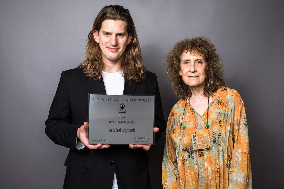 PLinLosAngeles's tweet photo. A wonderful celebration of Polish &amp; world cinema during @LAFilmCritics awards gala.

EO dir. by Jerzy #Skolimowski was awarded as the Best Film Not In The English Language
Michal #Dymek was awarded the Best Cinematographer by the LA critics.
Congratulations 🥕

Photo by @harbicht https://t.co/QeNJ3Weblh
